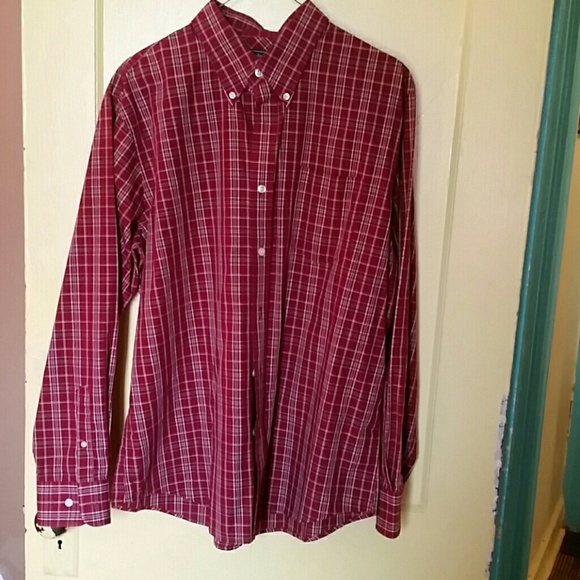 LOT of (4)Mens button down dress shirts - Picture 3 of 5